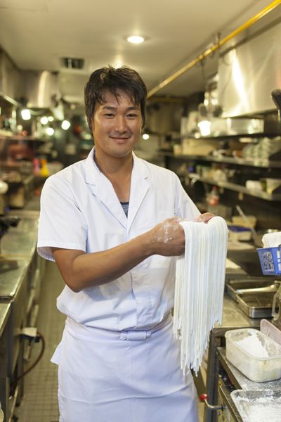 sợi mì Udon làm thủ công